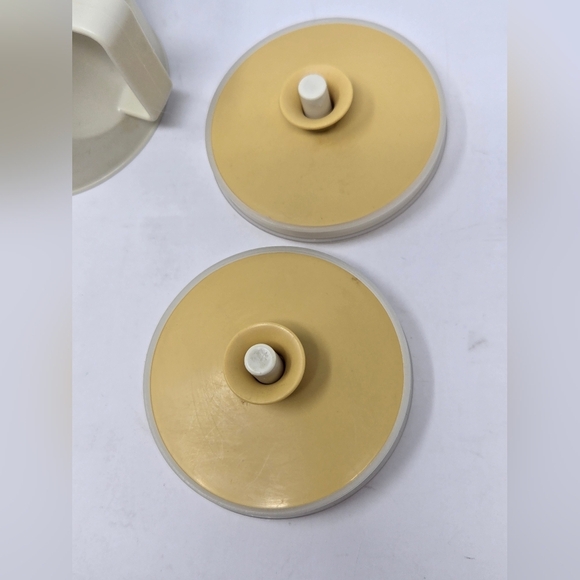 VINTAGE 1970S TUPPERWARE CREAM & SUGAR BUTTER SALT & PEPPER BEIGE HARVEST GOLD - Picture 8 of 16